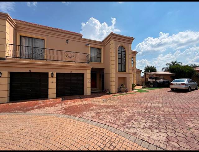 4 BEDROOM COMPLEX FOR SALE IN ERASMIA